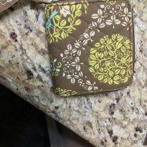 Vera Bradley Bags - 👒Vera Bradley Bi-Fold Wallet Used-Like NEW👜 Vera Bradley Bags - 👒Vera Bradley Bi-Fold Wallet Used-Like NEW👜